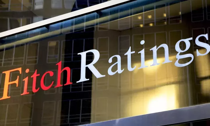 Fitch: Σταθερή η αξιολόγηση της Ελλάδας στο ΒΒΒ- με σταθερό outlook