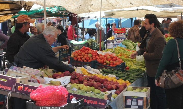 Χωρίς φορολογική και ασφαλιστική ενημερότητα οι άδειες στους πωλητές λαϊκών αγορών