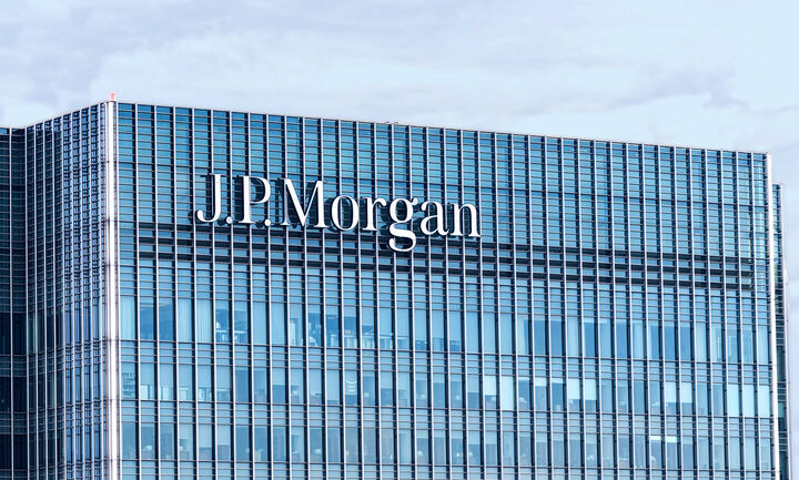 J.P. Morgan: Eπιλέγει ελληνικές μετοχές για το 2025 - Στις κορυφαίες αγορές η Ελλάδα 