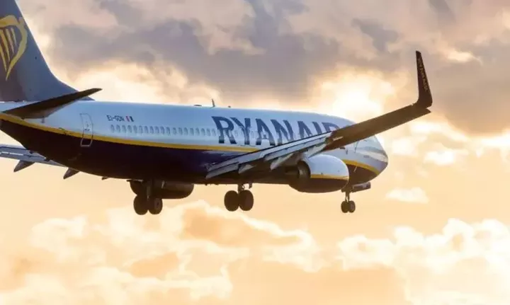 Ryanair: Μειώνει και πάλι τον στόχο για την επιβατική κίνηση και πραναγγέλλει αυξήσεις στα εισητήρια