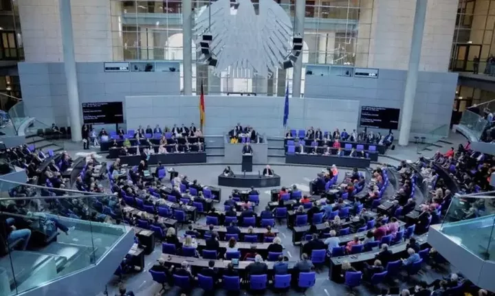 Γερμανία: Πέρασε από την Bundestag η ιστορική συμφωνία για το χρέος