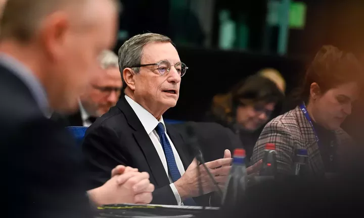Draghi: Απειλούνται οι στόχοι της ΕΕ - Κοινός δανεισμός και γενναίο σχέδιο Μάρσαλ για την αναγέννηση