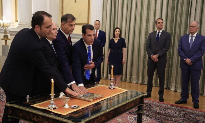 Ορκίστηκαν τα νέα μέλη της κυβέρνησης