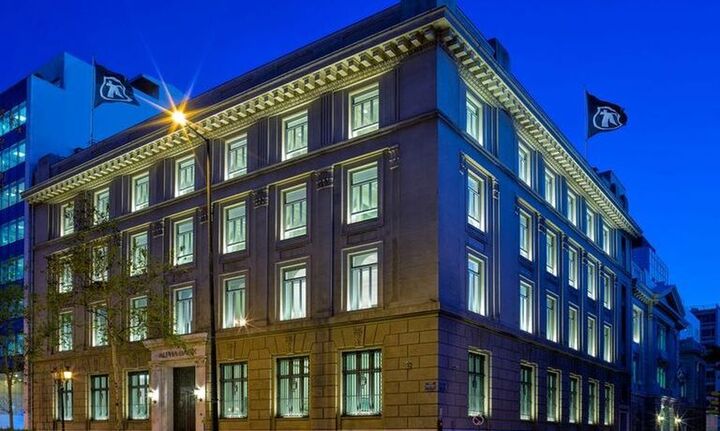 Bloomberg: Σε τιτλοποίηση απαιτήσεων 1