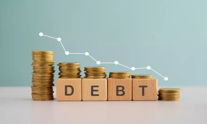 Δημόσιο Χρέος: Κάτω από το όριο του 140% του ΑΕΠ η αποκλιμάκωση το 2026