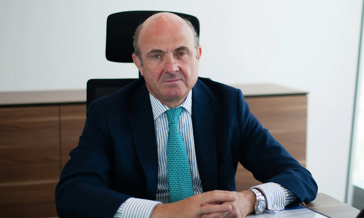 Επιτόκια: Νέες μειώσεις προβλέπει ο αντιπρόεδρος της ΕΚΤ Λουίς ντε Γκίντος