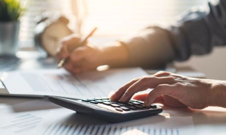 Ελεύθεροι επαγγελματίες: Πώς διαμορφώνονται οι εισφορές ανά ασφαλιστική κατηγορία