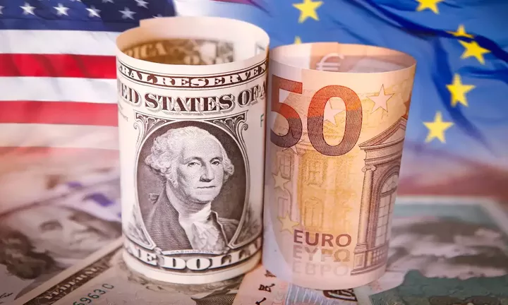 Πτώση του ευρώ κατά 7% βλέπει η Morgan Stanley - Iσοτιμία κοντά στο 1 προς 1 με το δολάριο