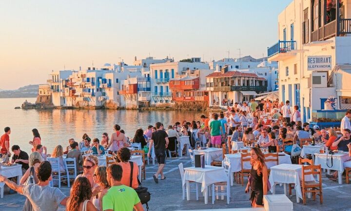 Eσπασαν ρεκόρ οι ταξιδιωτικές εισπράξεις στο δεκάμηνο - Ηρθαν πάνω από 35 εκατ. τουρίστες