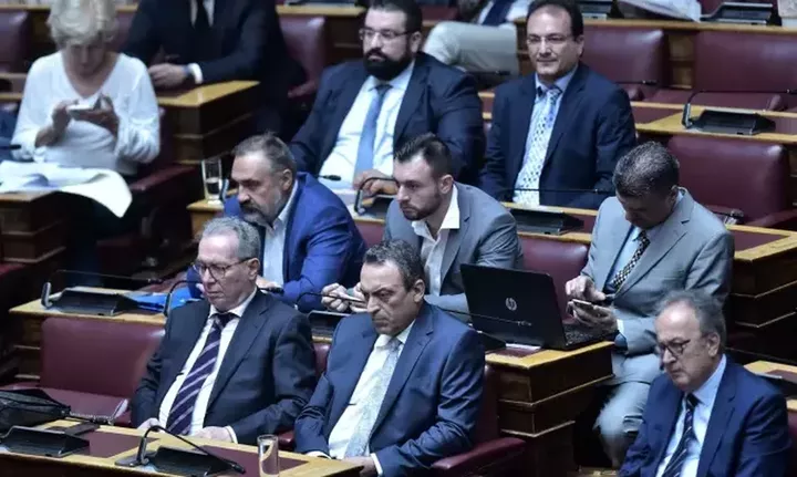 Βουλή: Αναστολή της χρηματοδότησης των «Σπαρτιατών» εισηγείται η Επιτροπή Δεοντολογίας