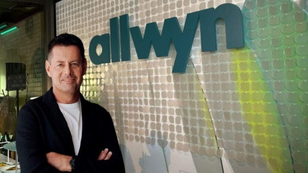 Μετοχή ΟΠΑΠ Allwyn – Κάρελ Κόμαρεκ