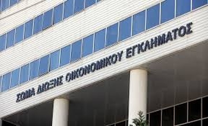 Πολιτικό πρόσωπο και γνωστό μέντιουμ στην "τσιμπίδα" του ΣΔΟΕ