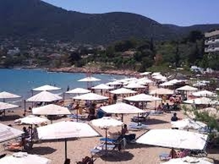 Διατίμηση στα προϊόντα σε μη ιδιωτικές πλαζ προωθεί το Υπ. Ανάπτυξης