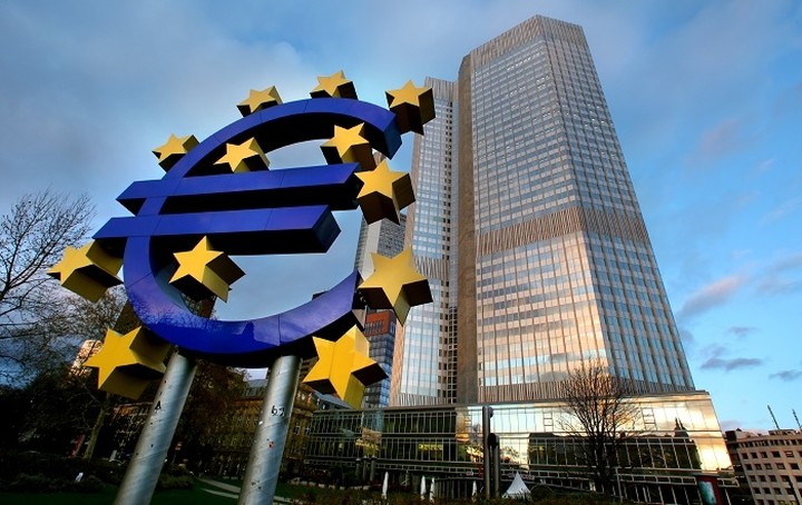 Με το δάχτυλο στη σκανδάλη οι «σκληροί» της ΕΚΤ