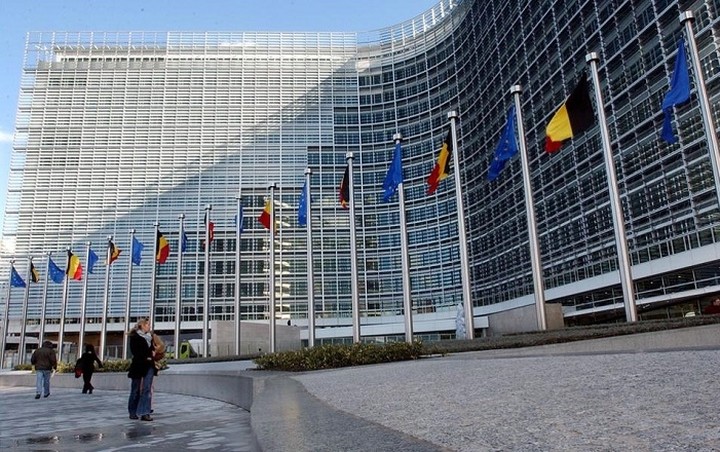 Κομισιόν: Θετικό μήνυμα η ψήφιση των μέτρων από το ελληνικό κοινοβούλιο