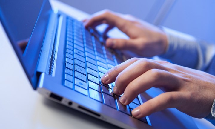 Η εφορία «ξαναχτυπά»: Στέλνει email και επιστολές