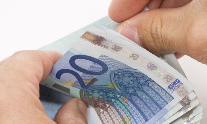 To «τυρί» του επιδόματος ανεργίας για τους απλήρωτους εργαζόμενους και η... φάκα (της απόλυσης)