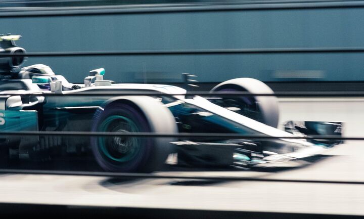 H Formula 1 κατά των διακρίσεων με... καρό σημαίες