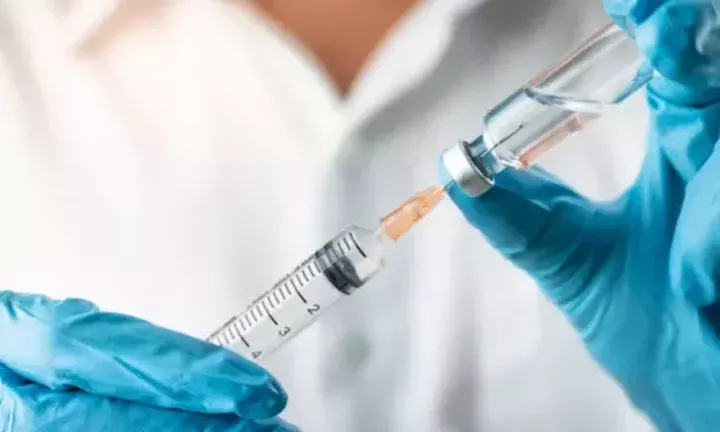 Το 51,5% των Ευρωπαίων έχει λάβει τουλάχιστον μία δόση εμβολίου