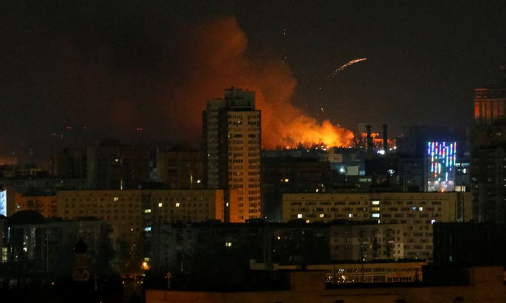 Βόμβες, διπλωματία και... συμβολισμοί