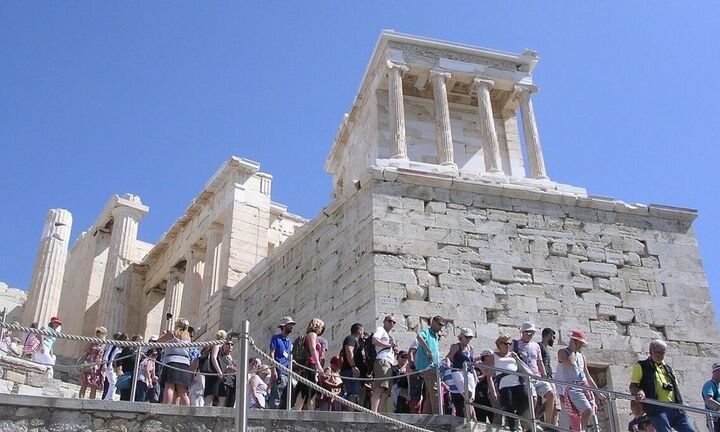 Ανοίγει η πλατφόρμα υποβολής αιτήσεων για τις Σχολές Ξεναγών σε Αθήνα, Θεσσαλονίκη και Ρόδο