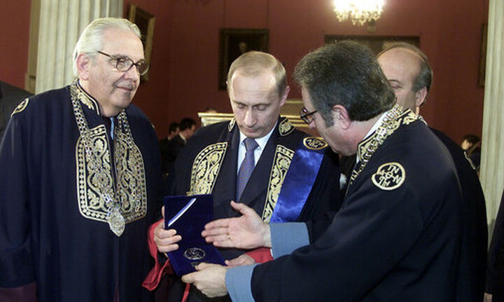 ΕΚΠΑ: Αφαίρεσαν από τον Πούτιν τον τίτλου του επίτιμου διδάκτορα