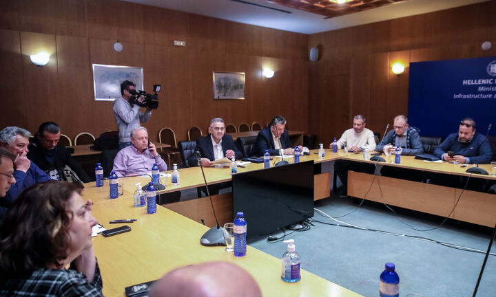 Γεραπετρίτης: Εποικοδομητική η συζήτηση με την ΠΟΣ για την ασφαλή επανεκκίνηση του σιδηροδρόμου