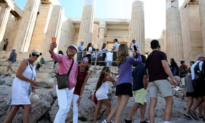 Αύξηση 76,4% στις τουριστικές εισπράξεις το πρώτο δίμηνο – Ηρθαν πάνω από 1,2 εκατ. τουρίστες
