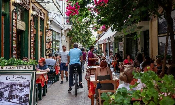 Εστίαση-Καταλύματα: Αύξηση τζίρου 5,8% τον Ιούλιο – Στα 2 δισ. ευρώ οι εισπράξεις