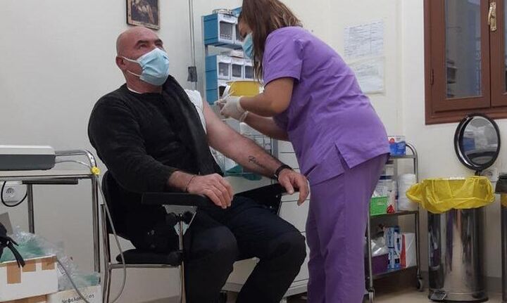 Διαγράφονται τα πρόστιμα κορονοϊού στους ανεμβολίαστους ηλικιωμένους